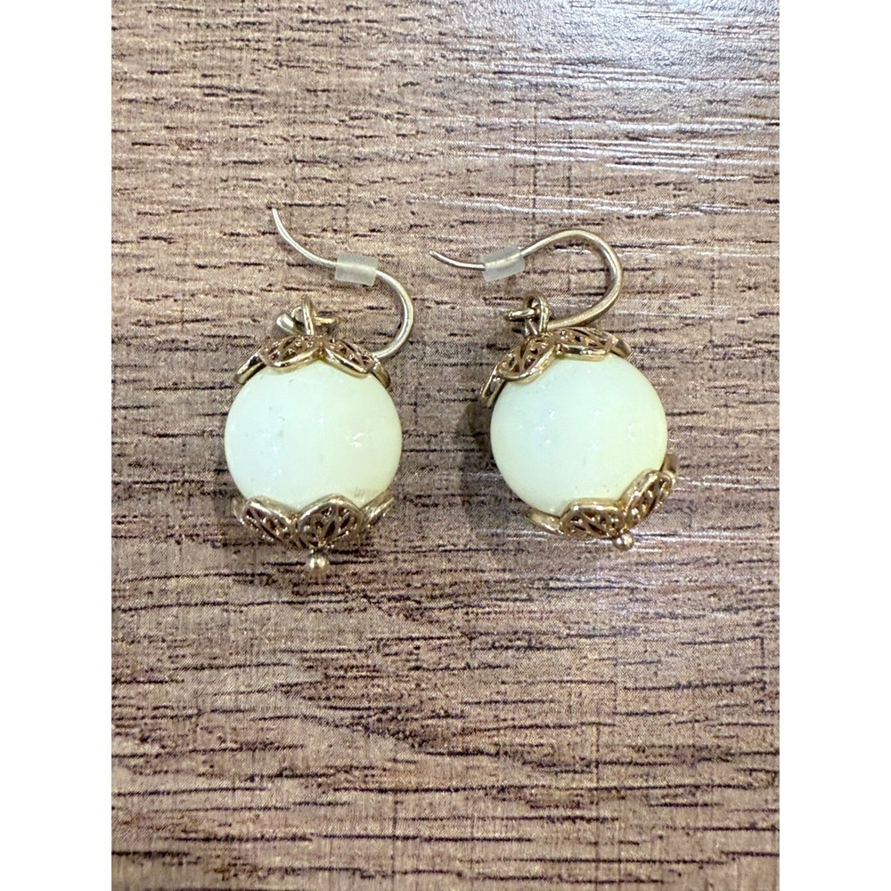 Vintage 70s Gold Tone Filigree Cream Bead Drop Earrings French Hook
